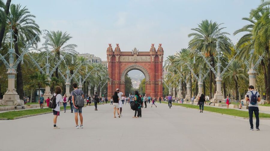 Barcelona: Guided Bike or E-Bike City Tour - Arc de Triomf and Ciutadella Park: A Breather That Changes Your Pace