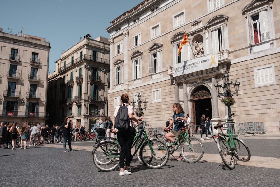 Barcelona: Guided Bike or E-Bike City Tour - Riding Toward the Sea: Eixample, Vila Olímpica, and Port Olímpic Vibes
