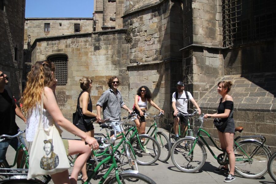 Barcelona: Guided Bike or E-Bike City Tour - Back Through El Born to Santa Maria del Mar