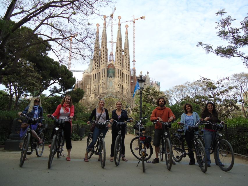Barcelona Highlights Bike Tour: Cycle along the beach! - Why Barcelona looks different from a bike seat
