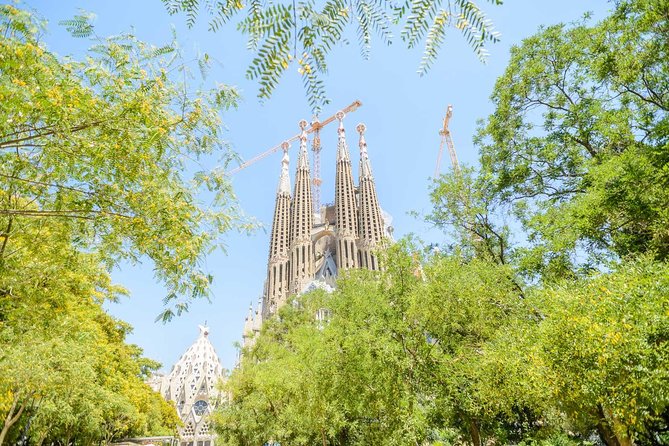 Barcelona in One Day eBike Tour with Park Güell Ticket - Meeting point, time, and what you’ll carry (hint: not much)