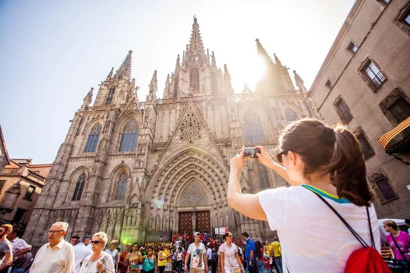 Barcelona: Private Group Bike Tour - Weather reality: rain or shine riding