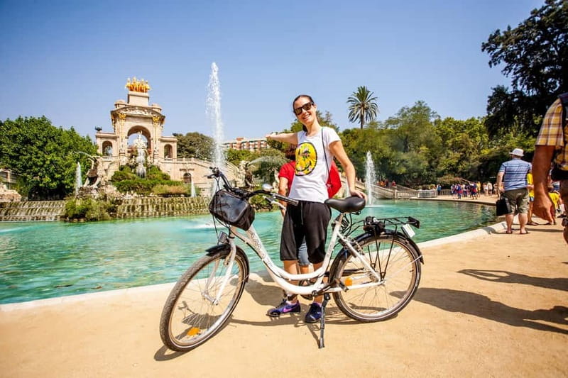 Barcelona: Private Group Bike Tour - Meet at Green Bikes and get rolling safely