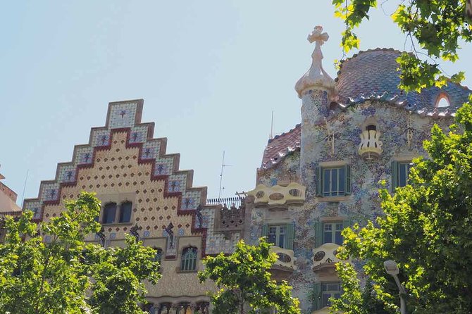 Barcelona's Original Bike Tour in English - The route in three hours: districts, culture, and the beach