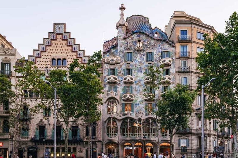 Barcelona: Sagrada Familia or Coastal City Sights by eBike - Regular bike vs e-bike: matching the ride to your comfort