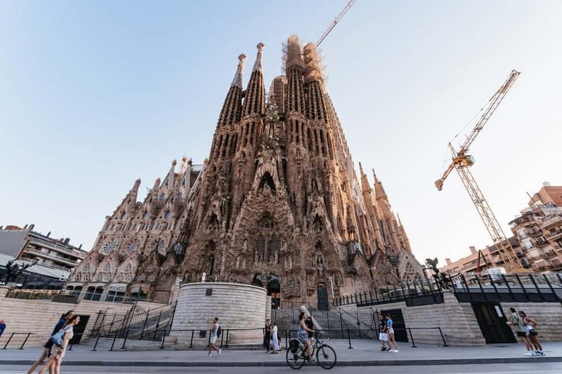 Barcelona: Sagrada Familia or Coastal City Sights by eBike - Sagrada Familia: what to look for and how long you get