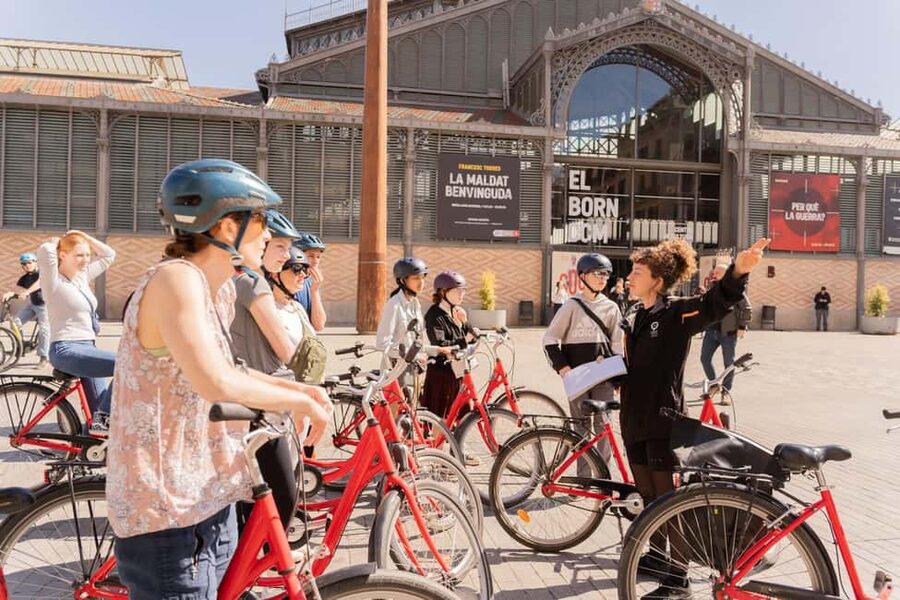 Barcelona: Sagrada Familia or Coastal City Sights by eBike - 11am Gaudí itinerary vs 4pm beach-and-old-town route