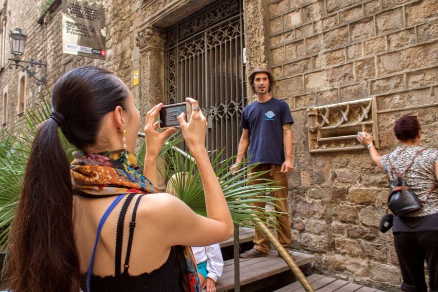 Barcelona Tapas 3-Hour Bike Tour - From the Mediterranean Seafront Toward Ronda de Sant Pere