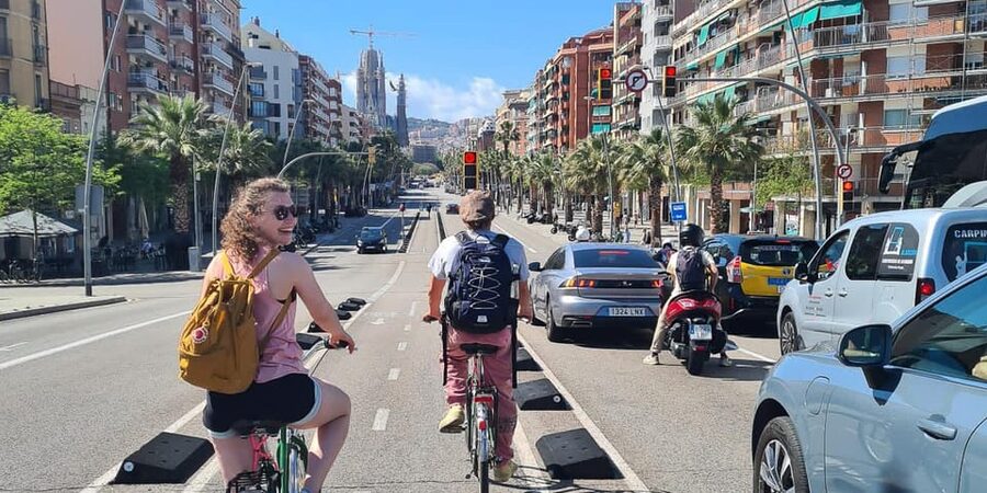 Barcelona: Top-Rated Bike or E-Bike Tour with Local Guide - Casa Amatller, Casa Batlló, and Casa Milà: Modernism in Motion