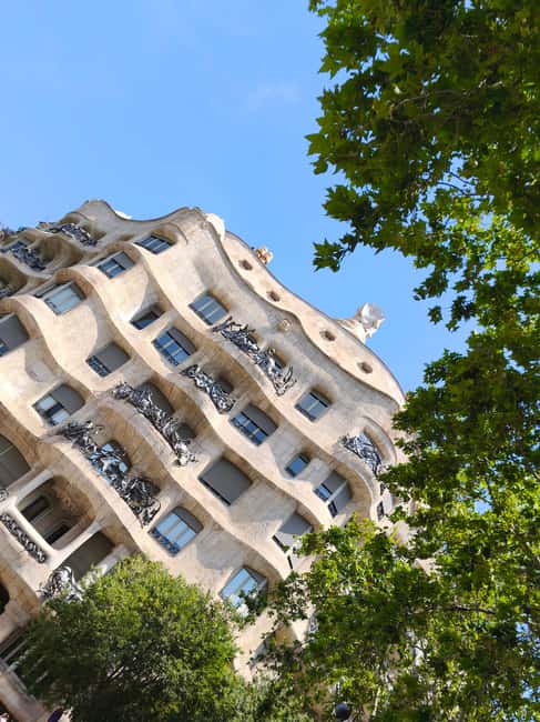 Barcelona: Top-Rated Bike or E-Bike Tour with Local Guide - Why 2.5 Hours by Bike Works So Well in Barcelona