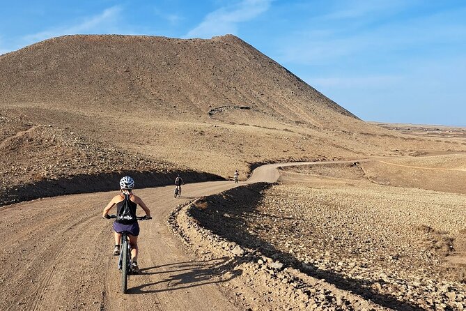 Barranco E Bike Tour in Corralejo North of Fuerteventura - Popcorn Playa: a rhodoliths beach stop with explanation