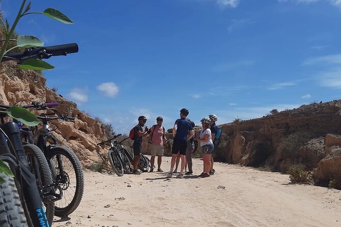 Barranco E Bike Tour in Corralejo North of Fuerteventura - Volcanes de Bayuyo: the first 20 minutes that set the tone