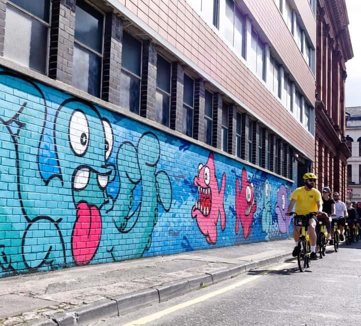 Belfast: City Highlights Bike Tour - City Hall and a quick photo stop that sets the tone