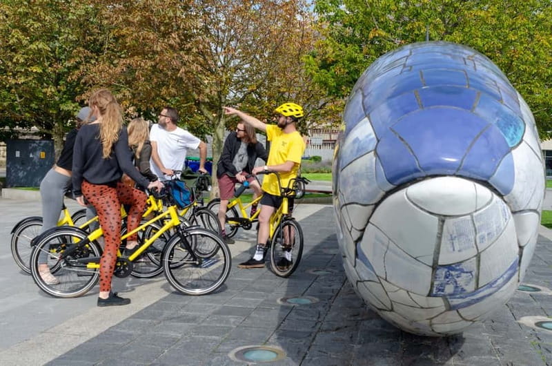 Belfast: City Highlights Bike Tour - St George’s Market break: shop, snack, and reset your legs