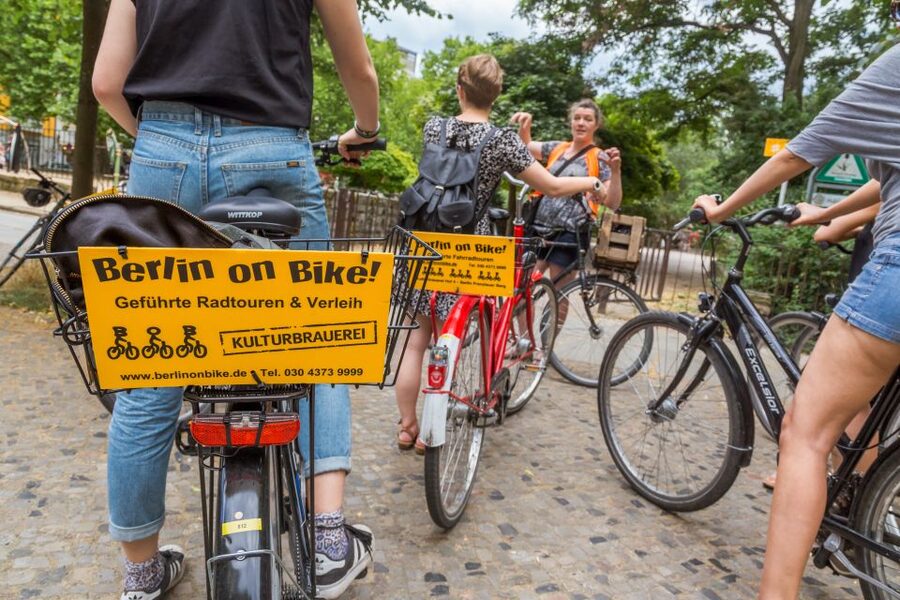 Berlin: Alternative Bike Tour of Kreuzberg & Friedrichshain - Guides, pace, and group size: why the best part is the storytelling