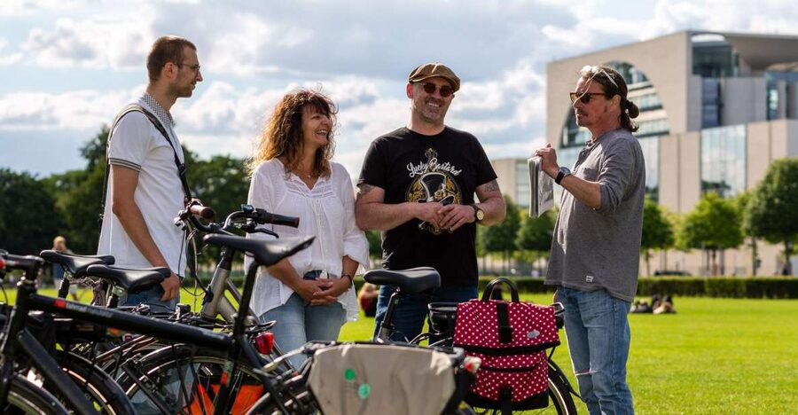 Berlin: E-Bike Tour of the Berlin Wall and Mitte Highlights - East vs West cycling: from Mauerpark to the Chapel of Reconciliation