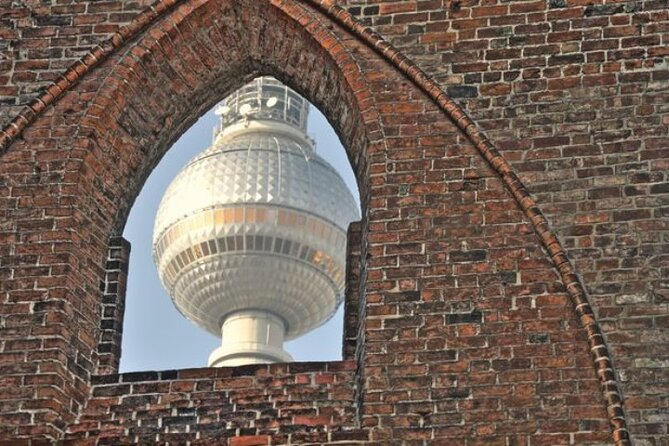 Berlin: Experience the Alternative Kreuzberg on a Bike Tour - Osthafen and the Spree break: understanding the GDR fixation on borders