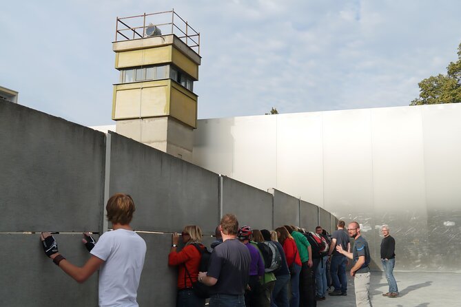 Berlin: Guided Bike tour of the Berlin Wall and Third Reich - Stop 4: Mauerpark, now a place for free expression