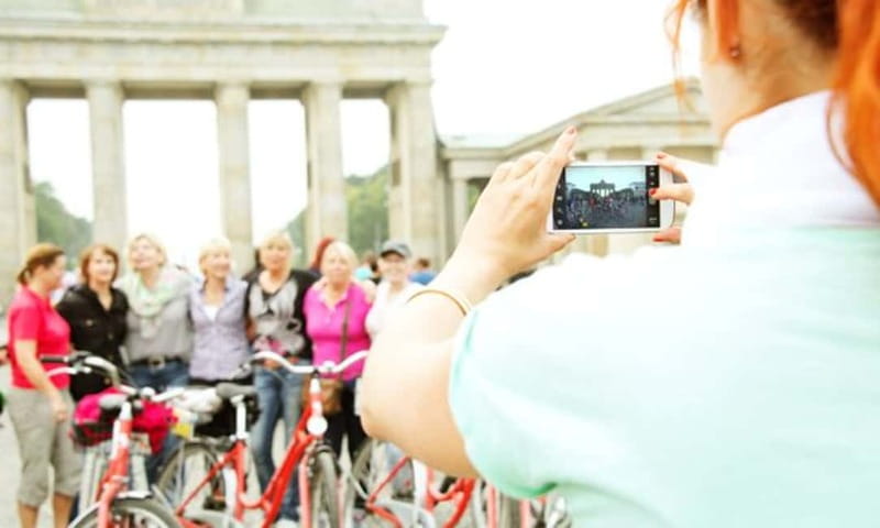 Berlin: Highlights Guided Bike Tour - Finding the Start: Nikolaiviertel and Poststraße 11
