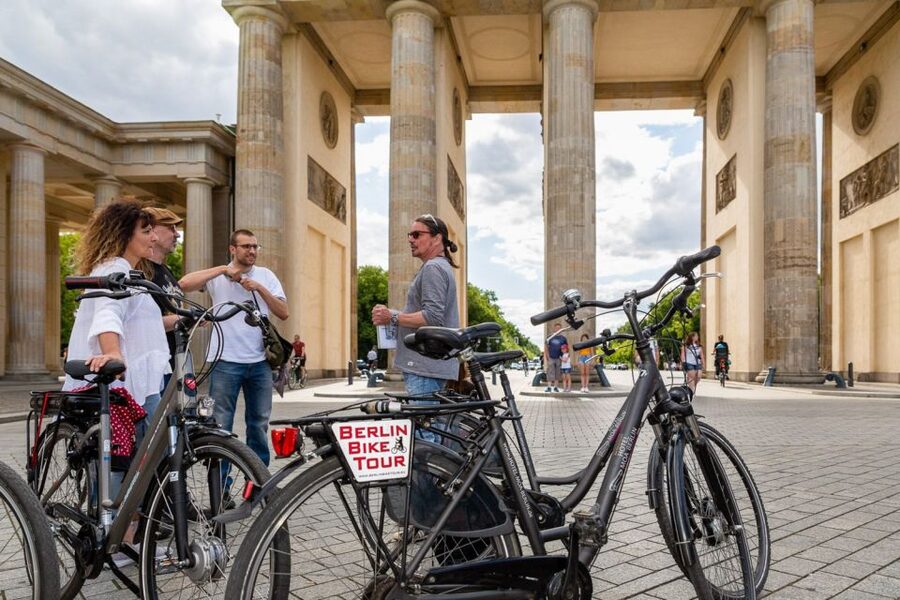 Berlin: Small Group Bike Tour Through City Center - Government Quarter and the Reichstag area: seeing unity in one view