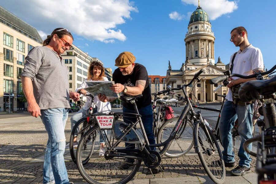 Berlin: Small Group Bike Tour Through City Center - Brandenburg Gate, Tiergarten, and the Holocaust Memorial in one ride