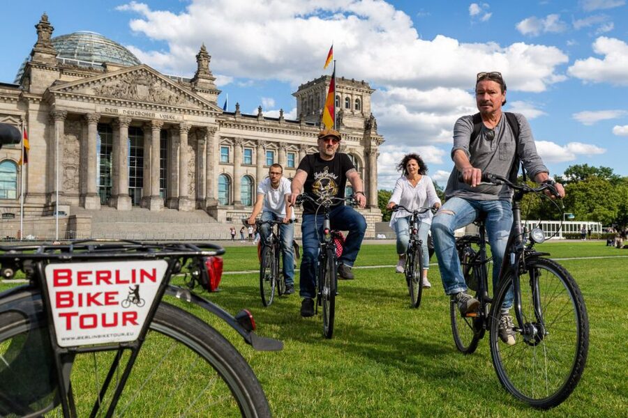 Berlin: Small Group Bike Tour Through City Center - Alexanderplatz essentials: TV Tower, Neptune Fountain, and the World Clock