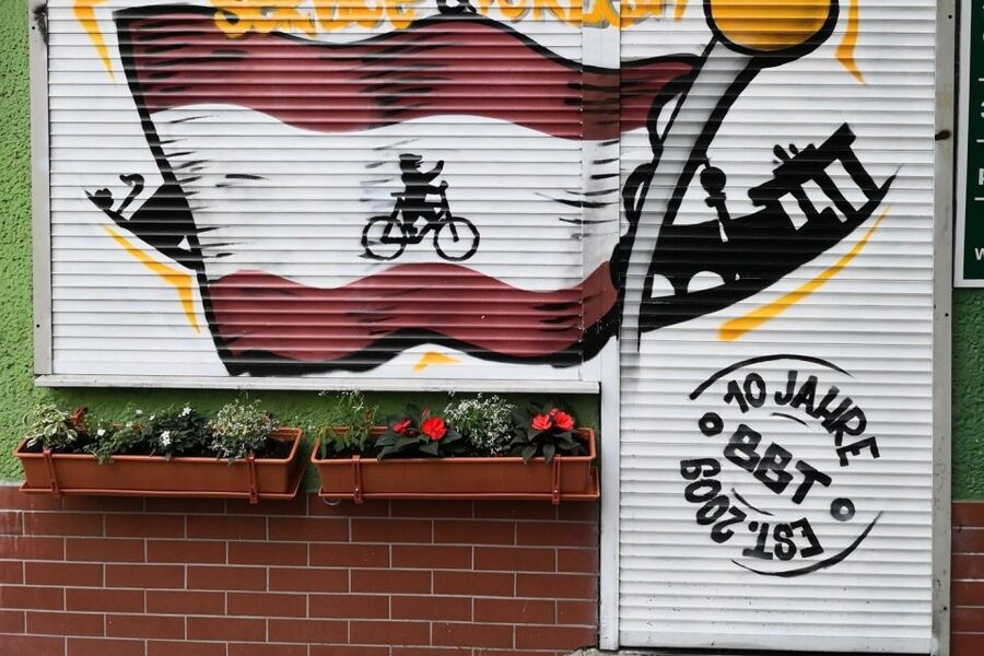 Berlin: Small Group Bike Tour Through City Center - Prenzlauer Berg finish: a hip neighborhood ride back to the start