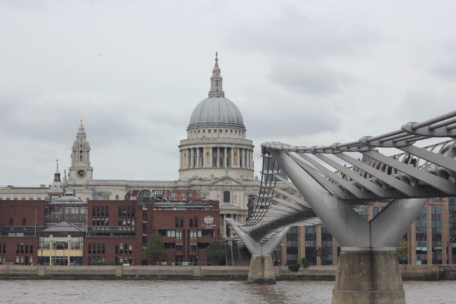 Best of London Electric Bike Tour - Trafalgar Square Stops for Context and Photo Angles