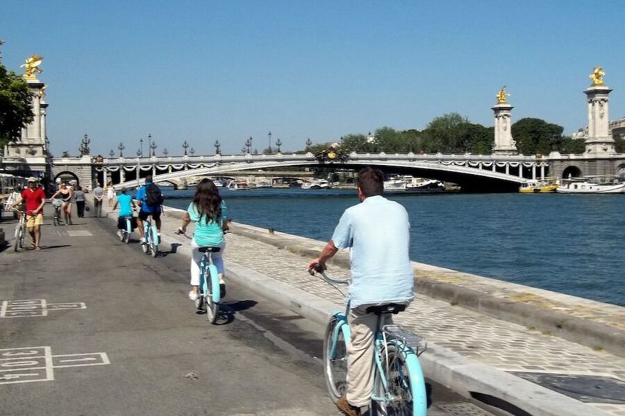Best of Paris Bike Tour - Champs-Élysées to the Louvre: the glass pyramids and the timing tip