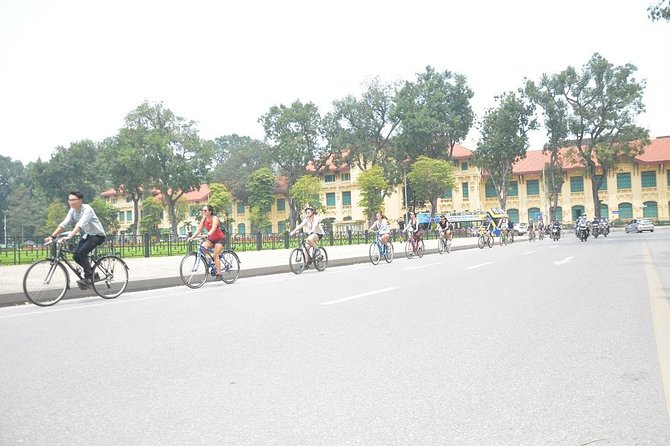 Bicycle Tours Hanoi: Half Day Hanoi City Bicycle Tours - Huu Tiep Lake and the Downed B-52 stop: learning with context