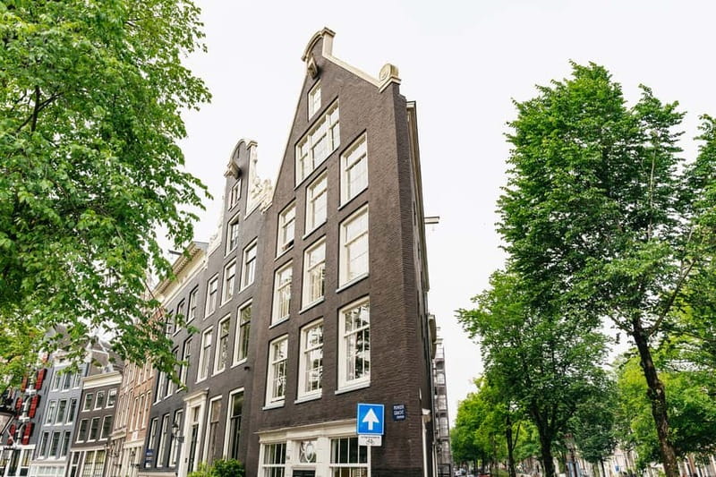 Big Bike tour Amsterdam - See all in 3 unforgettable hours - Museumplein and De Pijp: from big-name museums to everyday city life