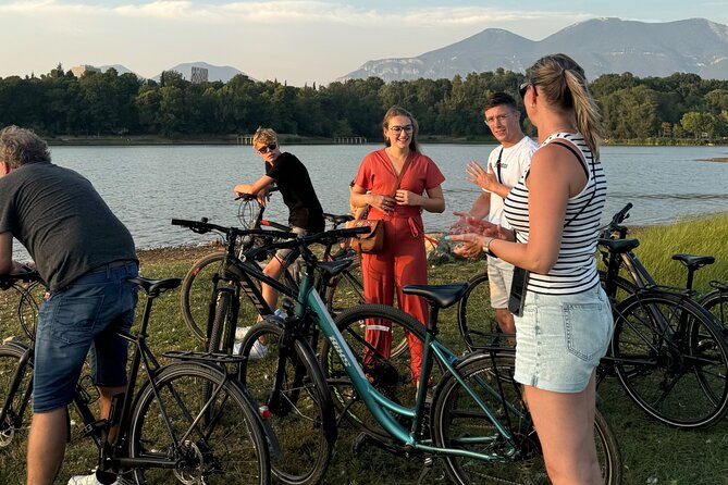 Bike or E-Bike Tour Tirana: Highlights & Grand Park Guided Cycle - From Old Bazaar to Skanderbeg Square: the classic start