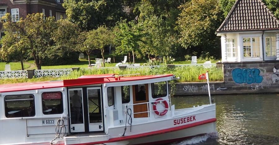 Bike tour around the Alster - Celebs, water, and nature - Quick highlights you’ll care about