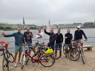 Bike tour around the Alster - Celebs, water, and nature - Meeting point and first minutes near the University bikes
