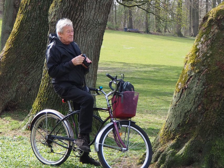 Bike tour around the Alster - Celebs, water, and nature - Outer Alster to the coffee break: skyline views in motion