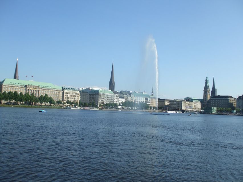Bike tour around the Alster - Celebs, water, and nature - Feenteich, Schwanenwijk, and bridge moments that frame the ride