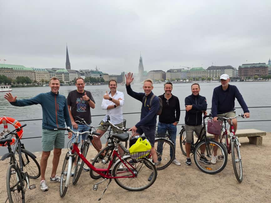 Bike tour around the Alster - Celebs, water, and nature - Meeting point and first minutes near the University bikes