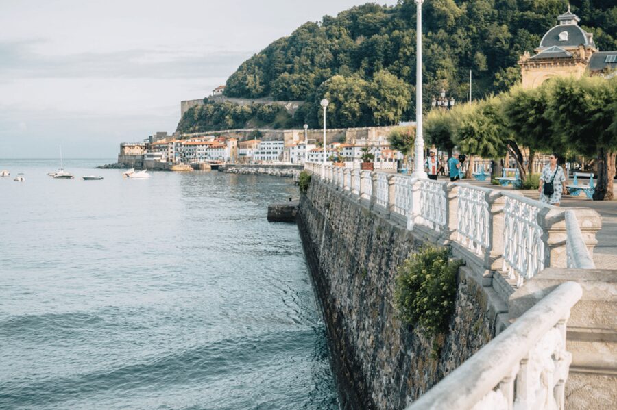 Bike Tour in San Sebastian - Beaches with the sea breeze: Ondarreta, La Concha, and Zurriola
