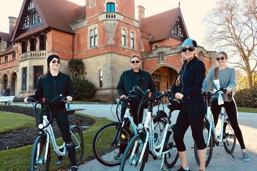 Bike Tour in San Sebastian - Bikes, helmets, and guides: how this tour actually feels