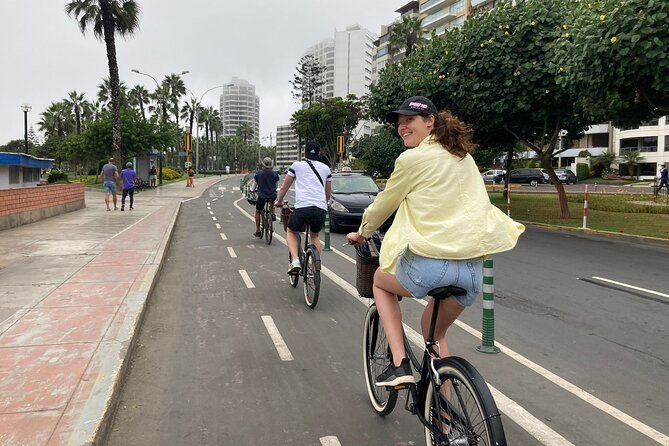 Bike Tour Lima | Ride along Miraflores & Barranco - Stop-by-stop: Parque Kennedy, the Park of Love, and the coast’s best photo scenes