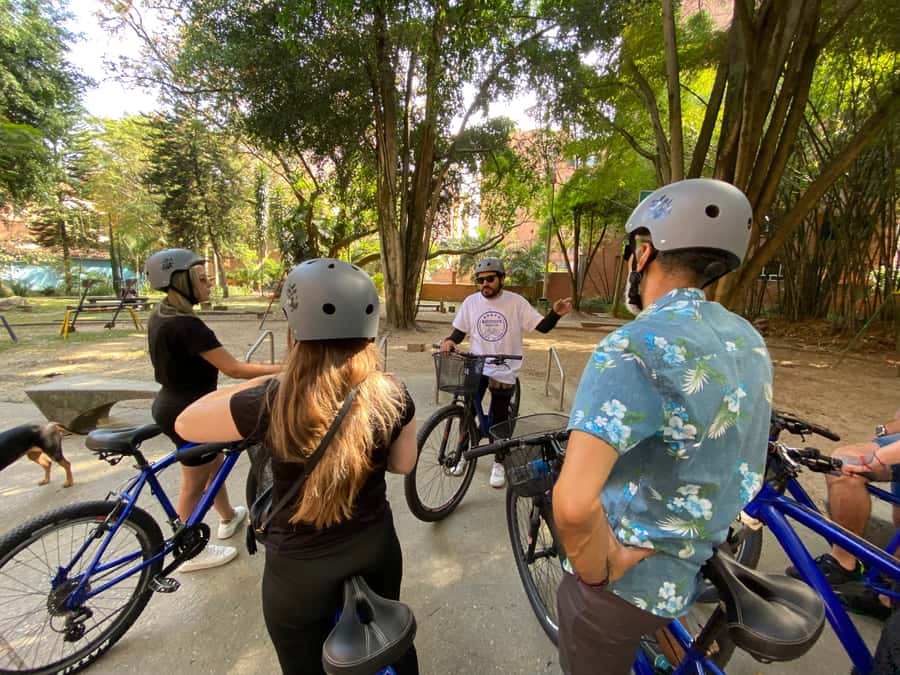 Bike Tour Medellin with Snacks and Local Beer - La Alpujarra: architecture plus urban stories
