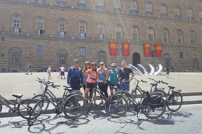 Bike Tour of Florence with Piazzale Michelangelo - The Finestra delle Belle Donne: A Quick Photo That Feels Like Florence Fun