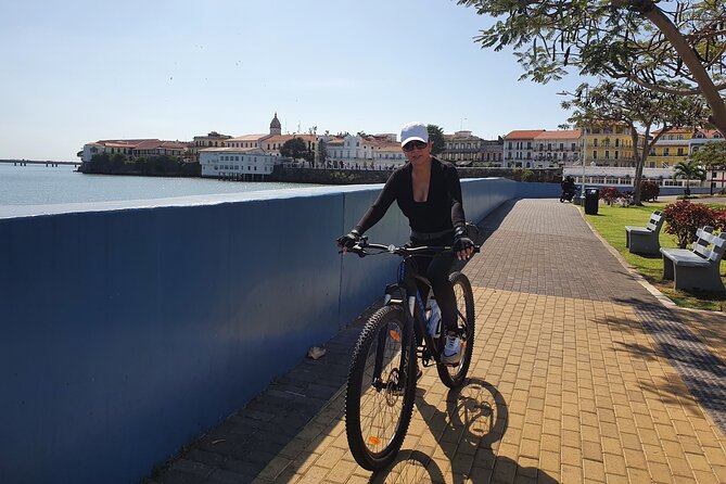 Bike Tour Panamá City and the Old Town - Food stop: tasting Panama City the practical way