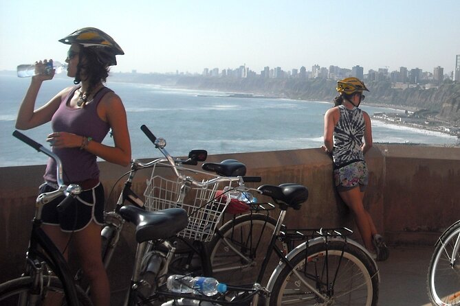 Bike Tour San Isidro, Miraflores and Barranco, - Miraflores Malecon by bike: seaside views and classic stops