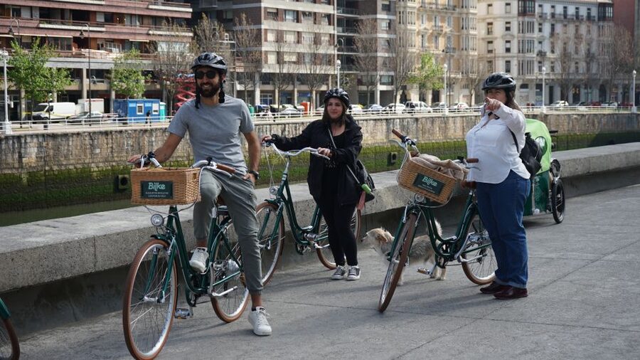 Bilbao: City Highlights Guided Bike Tour - Pacing, safety, and what 2 hours really means