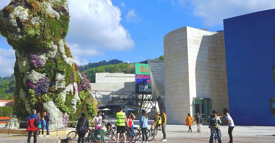 Bilbao: City Highlights Guided Bike Tour - Meeting with Bilke and getting set up the right way