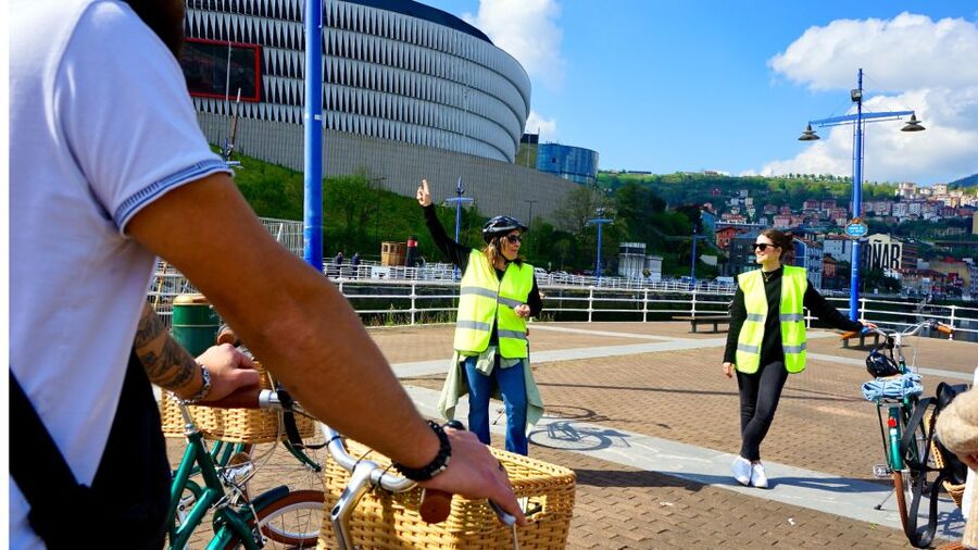 Bilbao: City Highlights Guided Bike Tour - Abandoibarra to Zubizuri: architecture and viewpoint moments