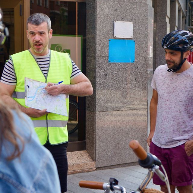 Bilbao: City Highlights Guided Bike Tour - Plaza Nueva and Ribera Market: the old town angle you need