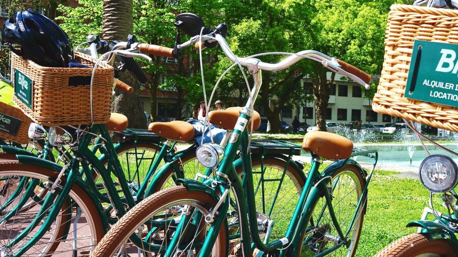 Bilbao: City Highlights Guided Bike Tour - Gran Vía de Don Diego López de Haro: the city’s pulse between stops