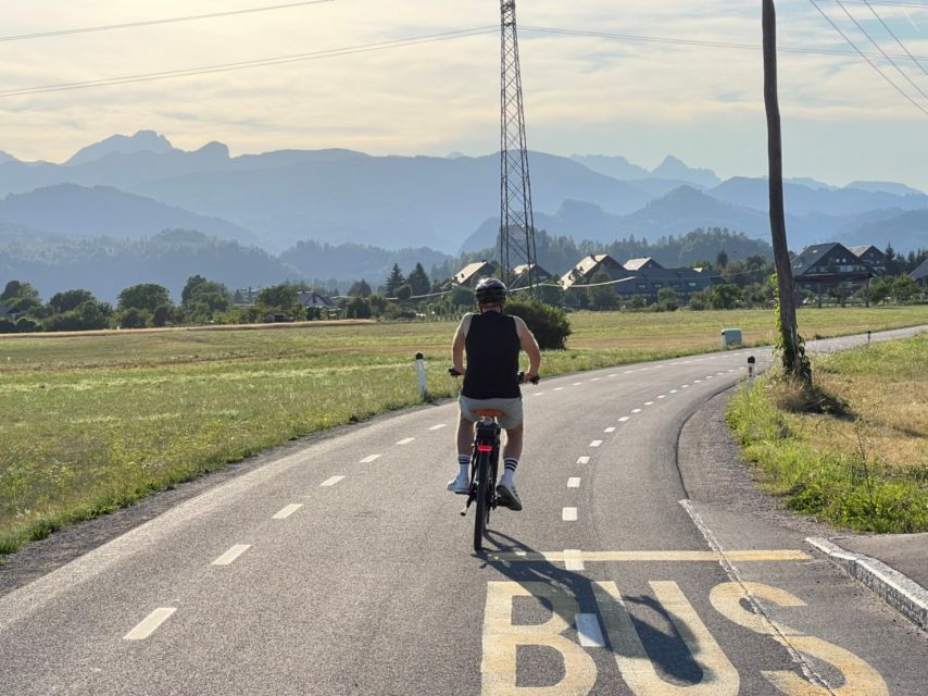 Bled: e-Bike Rental - The paddling highlight: lifejacket, paddle, kayak (check your option)